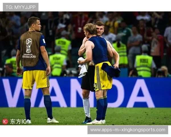 世界冠军错把对手当朋友拥抱！画面尴尬